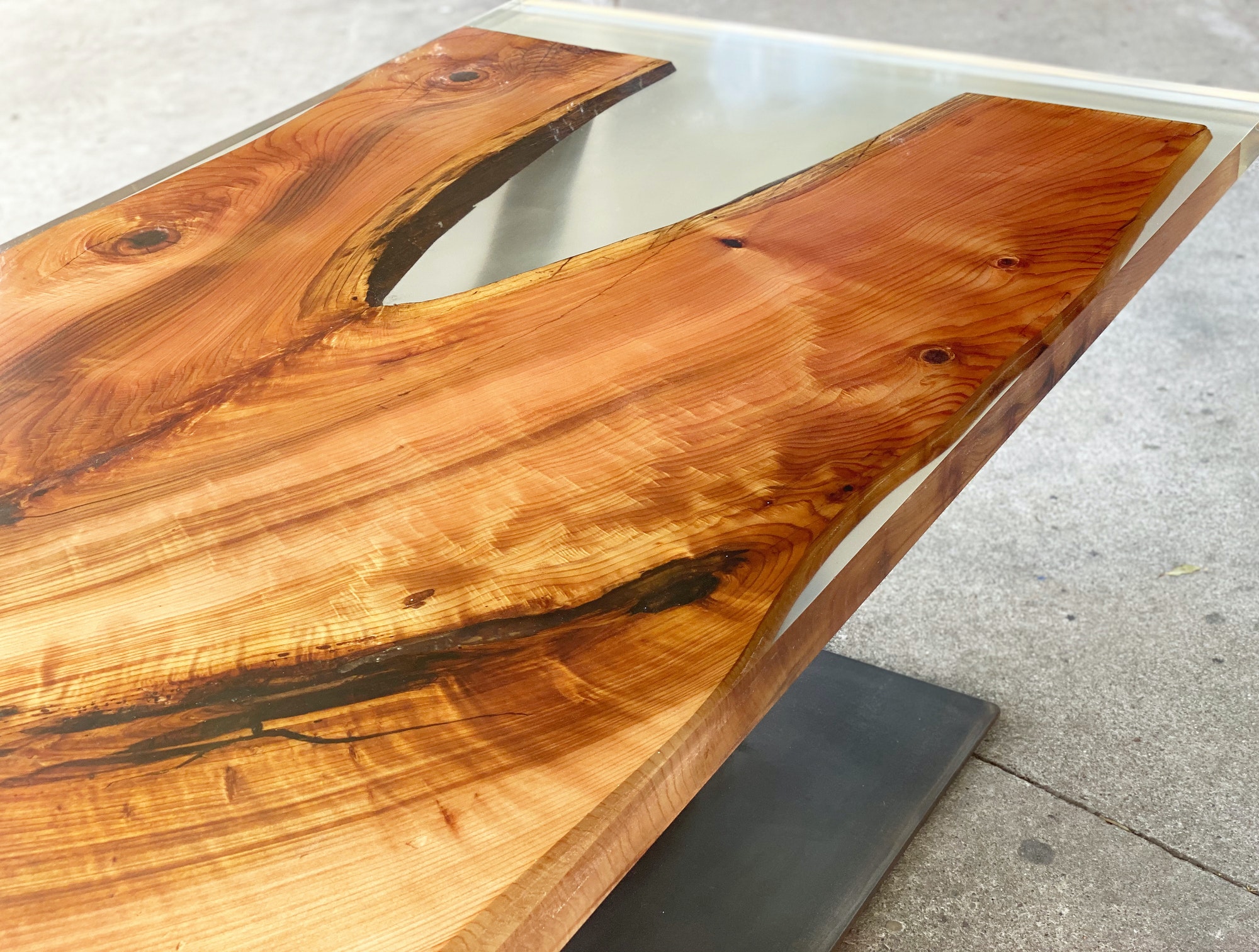 Comment fabriquer une table rivière epoxy à moindre coût ? - Déconome